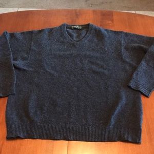 McKenzy medium vintage lamb’s wool v-neck sweater excellent condition!